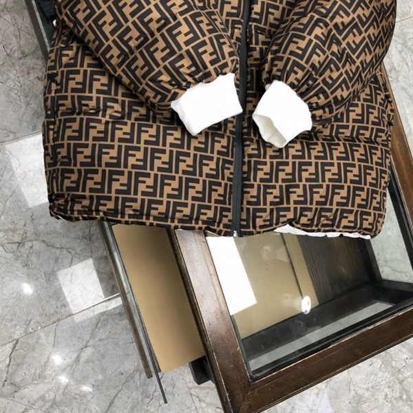 ハイクオリティダウンジャケット角部分ディテール